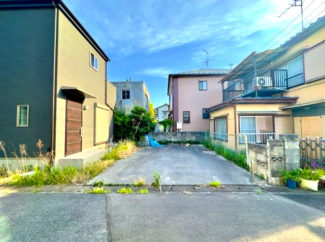 春日部市大字大場　中古戸建の前面道路含む現地写真