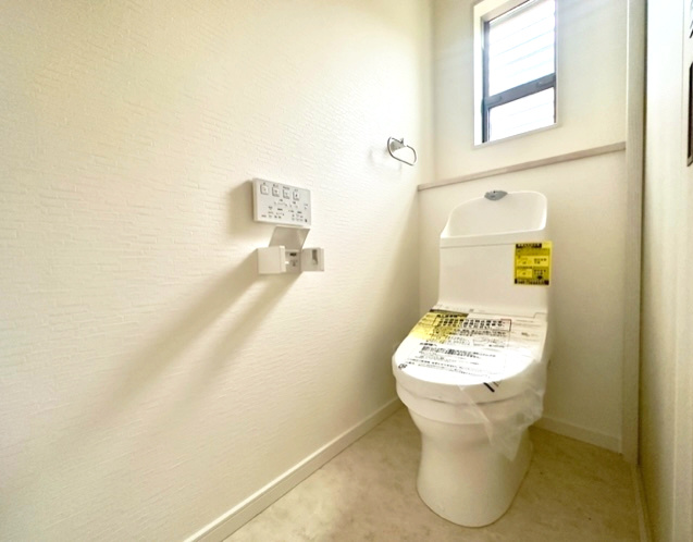 春日部市大字大場　中古戸建のトイレ