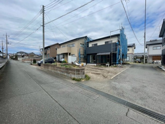 【前面道路含む現地写真】