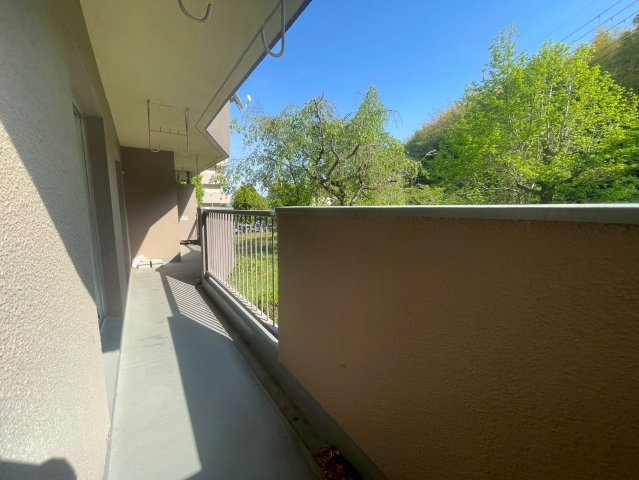 南円明寺ヶ丘団地15棟のバルコニー|目の前には緑が広がるバルコニーです。