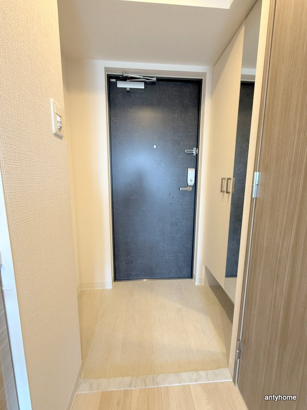 エスリードザグラン大阪ノース　仲介手数料無料の玄関