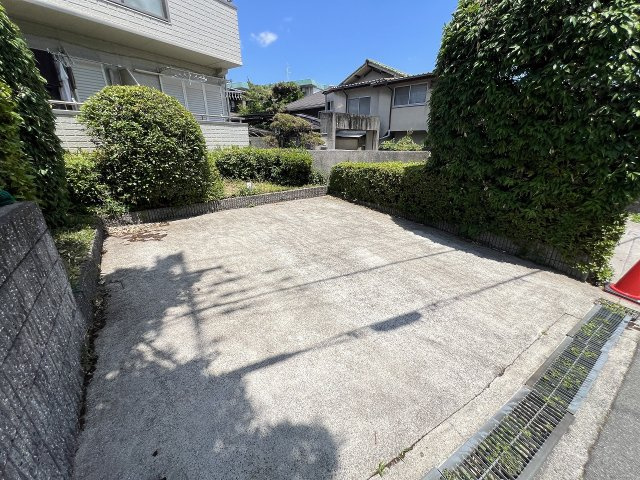 ファーストヒルズの駐車場