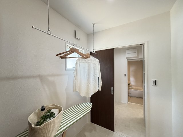 新築戸建　長楽寺1丁目のランドリースペース|ランドリールーム。洗う・干す・たたむが一ヶ所で完結。家事動線を考えた便利なランドリールームです。