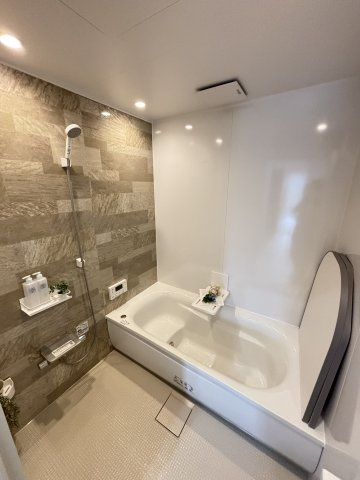 新築戸建　長楽寺1丁目の浴室|ワンタッチの【ふろ自動】でお湯張り～保温まで完了。帰宅後すぐに入浴できます。