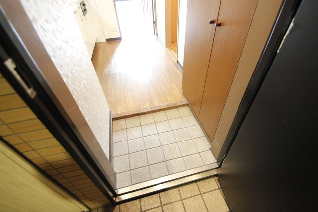 第13平勝ビルの玄関