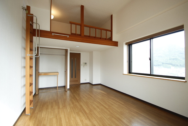 第13平勝ビルの寝室