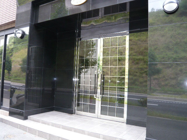 第13平勝ビルのエントランス