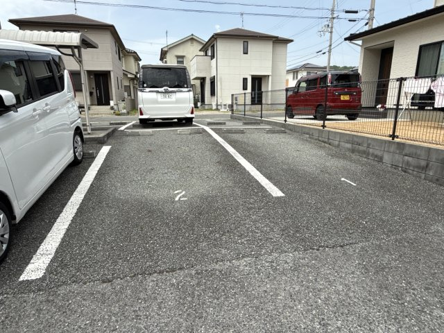 ラフィエールの駐車場