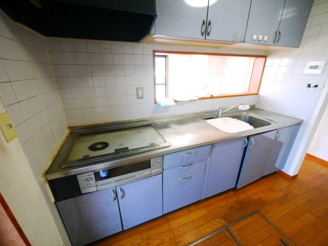 茂原市渋谷　中古戸建のキッチン|駐車2台可車種制限あり）外装リフォーム済み令和7年4月オール電化IHクッキングヒーター 太陽光発電