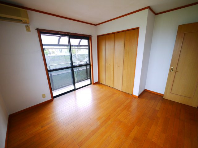 茂原市渋谷　中古戸建の洋室|駐車2台可車種制限あり）外装リフォーム済み令和7年4月オール電化IHクッキングヒーター 太陽光発電