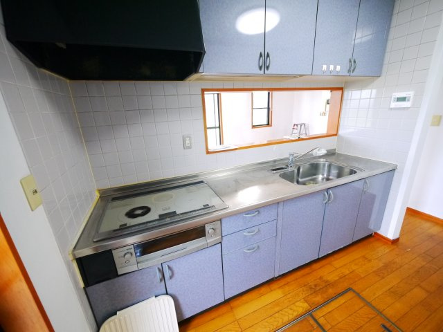 茂原市渋谷　中古戸建のキッチン|駐車2台可車種制限あり）外装リフォーム済み令和7年4月オール電化IHクッキングヒーター 太陽光発電