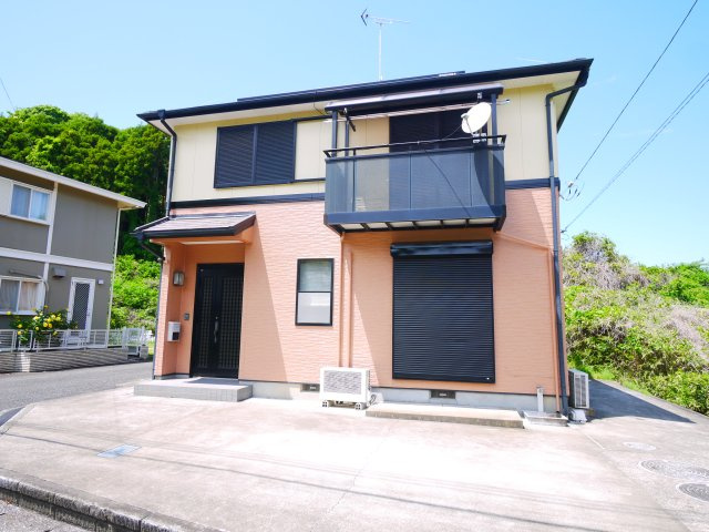 茂原市渋谷　中古戸建の外観|駐車2台可車種制限あり）外装リフォーム済み令和7年4月オール電化IHクッキングヒーター 太陽光発電