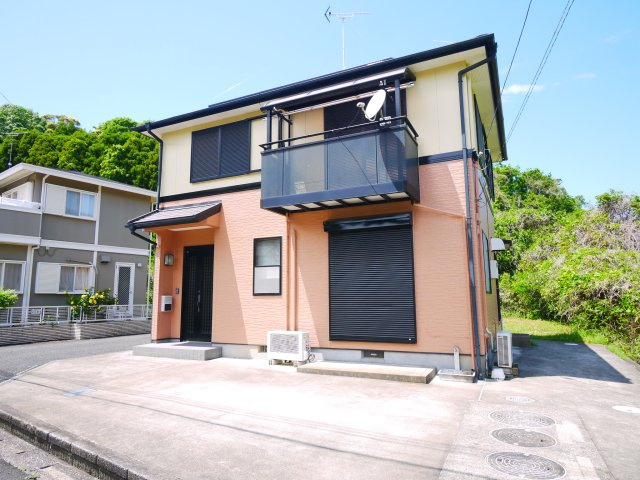 茂原市渋谷　中古戸建の外観|駐車2台可車種制限あり）外装リフォーム済み令和7年4月オール電化IHクッキングヒーター 太陽光発電