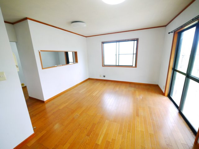 茂原市渋谷　中古戸建の洋室|駐車2台可車種制限あり）外装リフォーム済み令和7年4月オール電化IHクッキングヒーター 太陽光発電