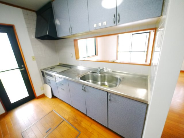茂原市渋谷　中古戸建のキッチン|駐車2台可車種制限あり）外装リフォーム済み令和7年4月オール電化IHクッキングヒーター 太陽光発電