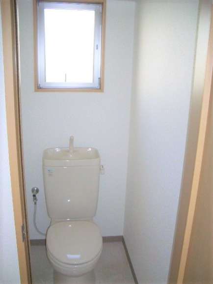 佐々木ビルのトイレ|ゆったりとした空間のトイレです