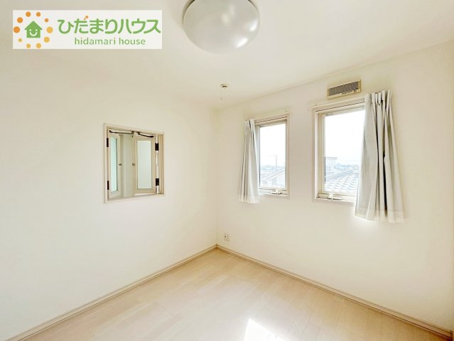 【洋室】 | つくば市要　中古戸建 | お掃除しやすく、清潔感を保てるのでダニも発生しにくいフローリング♪