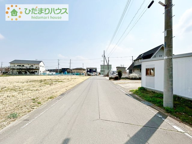 【前面道路含む現地写真】 | つくば市要　中古戸建 | 前面道路は5.5ｍで運転が苦手な女性の方でも安心です。