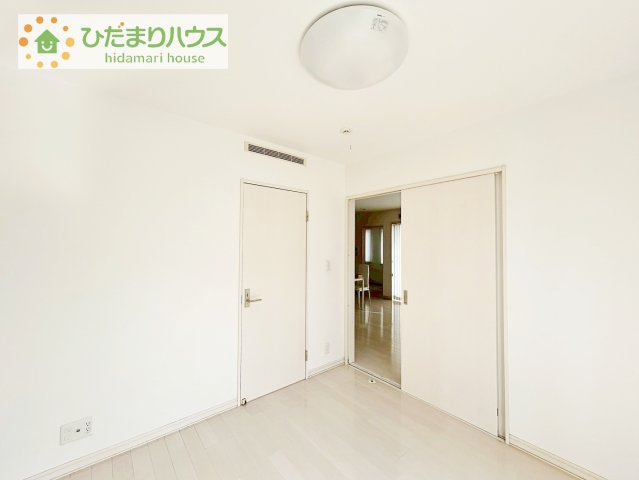 【洋室】 | つくば市要　中古戸建 | リビング横には、お子様の遊び場にもなる洋室が隣接
