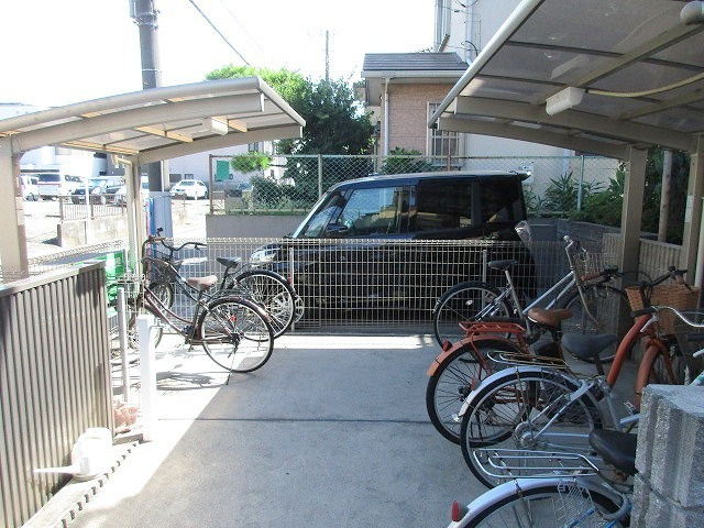 フラッツ　イーストサイドのその他共用部分|★屋根付き自転車駐輪場★