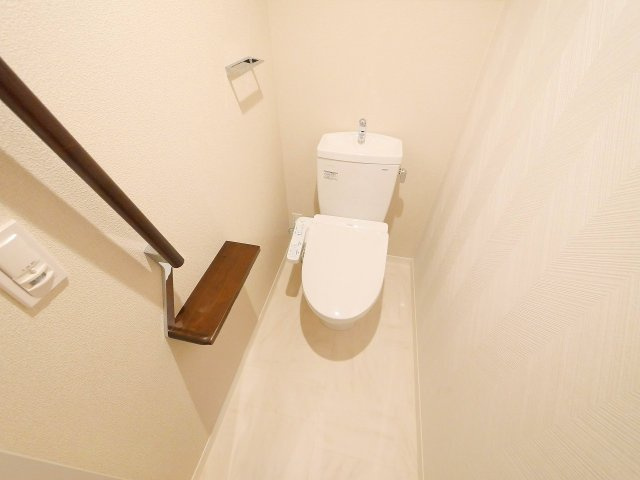 ウエストメゾン大森のトイレ|落ち着いた色調のトイレです