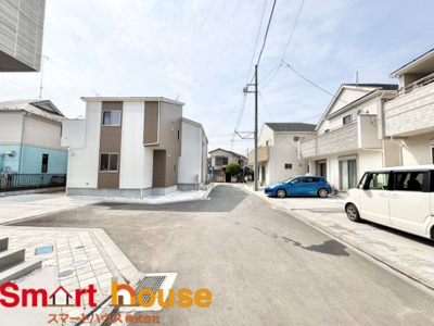 【前面道路含む現地写真】 | 相模原市中央区淵野辺本町　新築8棟！ | お住まいの前面道路が広いと駐車が楽になり、陽当たりも遮られないので明るく居心地の良いお家になります♪