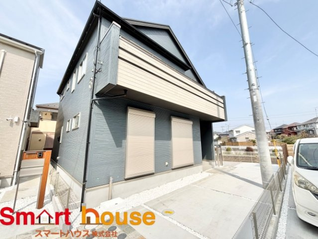 相模原市中央区淵野辺本町　新築8棟！の外観|外壁が周囲の街並みと青空に生えるお洒落な仕上がり！周囲には高い建物のないエリア。青い空が大きく感じますね。