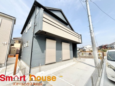 【外観】 | 相模原市中央区淵野辺本町　新築8棟！ | 外壁が周囲の街並みと青空に生えるお洒落な仕上がり！周囲には高い建物のないエリア。青い空が大きく感じますね。