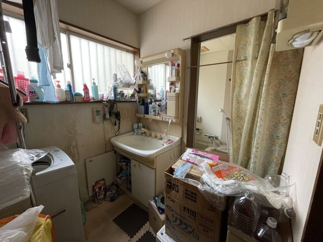 日光市文挾町　中古戸建の独立洗面台|独立洗面台です