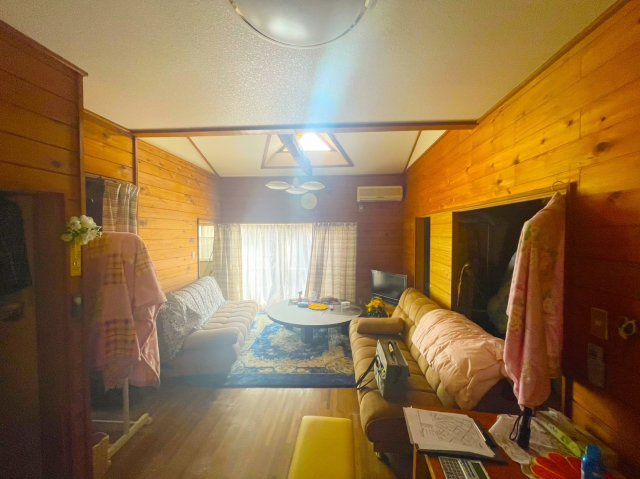 那須町高久乙　中古別荘【貸別荘不可】の居間・リビング