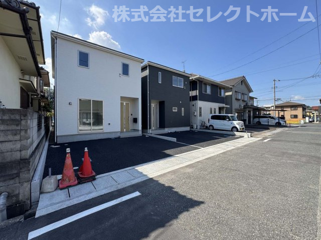 耐震+制震の家 大門町1丁目：住宅性能取得物件 2号棟の玄関|■TVモニター 夜間の訪問者の顔も確認できるLEDライトを装備
■カードキー　カードやシールを近づけるだけで開け閉め出来る機能
■雨風に強い軽量アルミニウム仕上 インターホン 照明 ポスト 表札セット