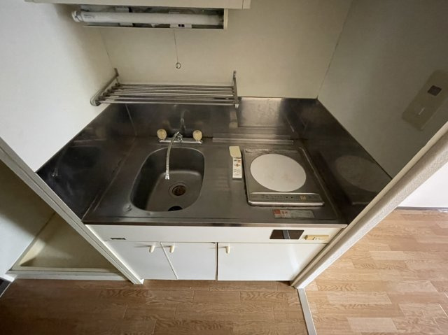 アルファ春日町のキッチン|IHコンロの備わったキッチン