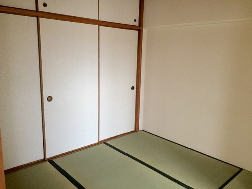 エサキ南ビル【キャッシュバック対象物件】の和室|和室があると、家にあたたかい雰囲気が生まれます