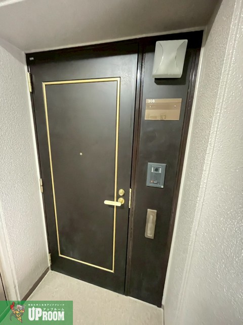 コープ野村岩倉弐番館の玄関