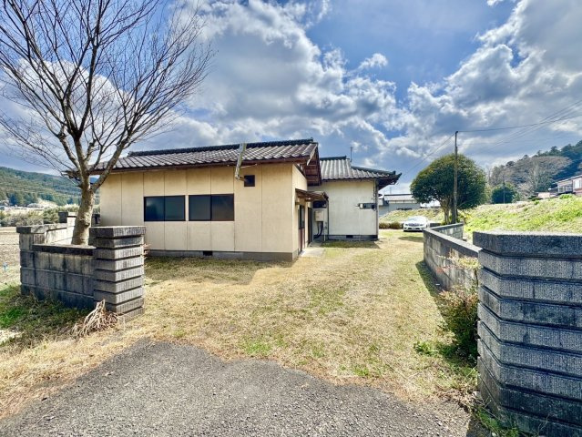 常陸太田市小妻町中古戸建の駐車場