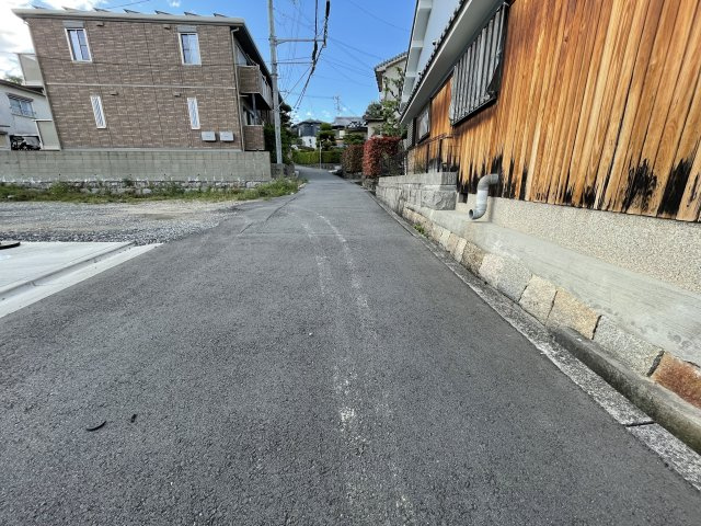 高槻市古曽部町１丁目　建築条件無し売土地の前面道路含む現地写真