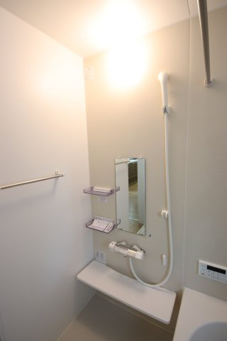 《仲介手数料無料》南区大字太田窪2965-3新築一戸建てFiTの浴室|撮影日 2025年6月27日 16:15 晴れ