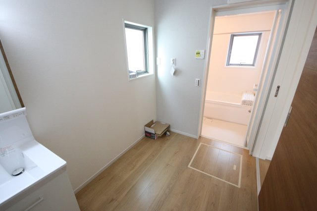 《仲介手数料無料》南区大字太田窪2965-3新築一戸建てFiTのランドリースペース|撮影日 2025年6月27日 16:15 晴れ