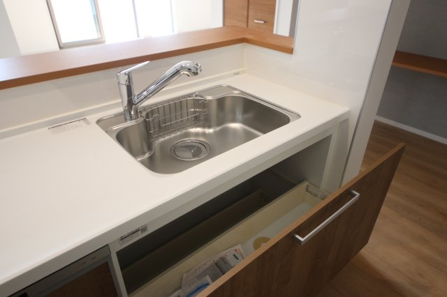 《仲介手数料無料》南区大字太田窪2965-3新築一戸建てFiTのキッチン|撮影日 2025年6月27日 16:15 晴れ