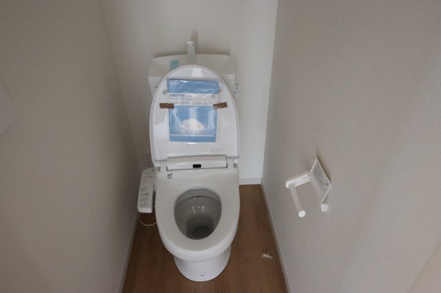 《仲介手数料無料》南区大字太田窪2965-3新築一戸建てFiTのトイレ|撮影日 2025年6月27日 16:15 晴れ