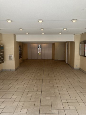 【エントランス】 | 山科音羽マンションA棟 | エレベータ２基あり　お部屋はエレベーター停止階です