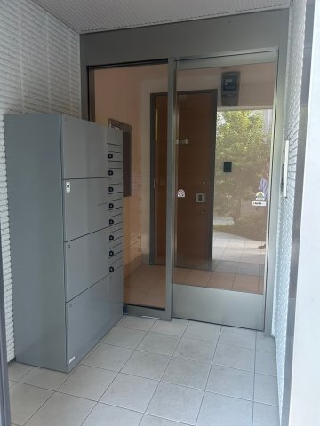 ハウス関口台町のエントランス