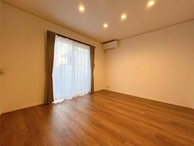 鴻巣市南1丁目　築浅中古物件の洋室