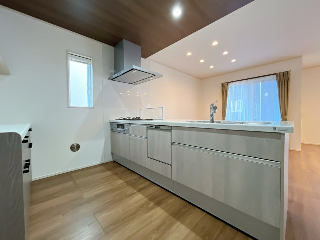 鴻巣市南1丁目　築浅中古物件のキッチン|憧れのフルフラットキッチンです！