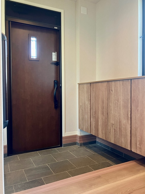 入間町戸建の玄関