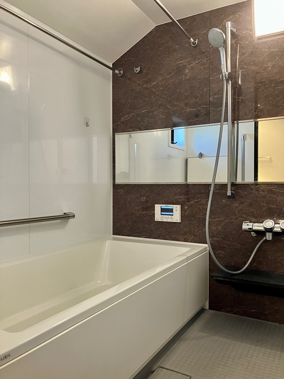 入間町戸建の浴室