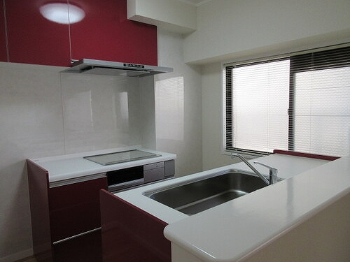 ライオンズマンション久留米第３のキッチン|3口コンロ・グリル付きの使いやすいシステムキッチンです♪