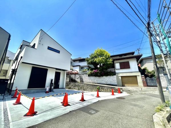 横浜市神奈川区三ツ沢南町の新築一戸建の外観|堂々と完成しました！いつでもご案内可能です！
お車でご自宅まで送迎承ります。