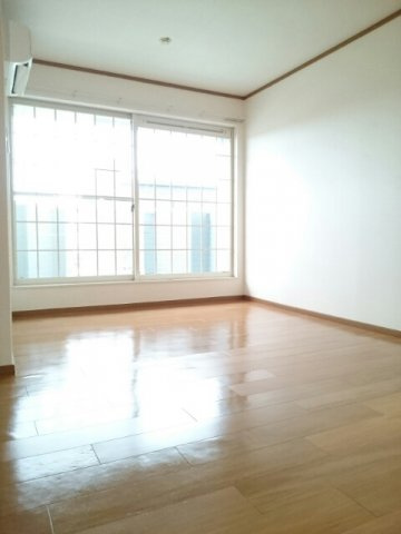 ファミールメゾンＢの居間・リビング