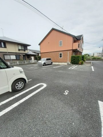 サンモールＡの駐車場